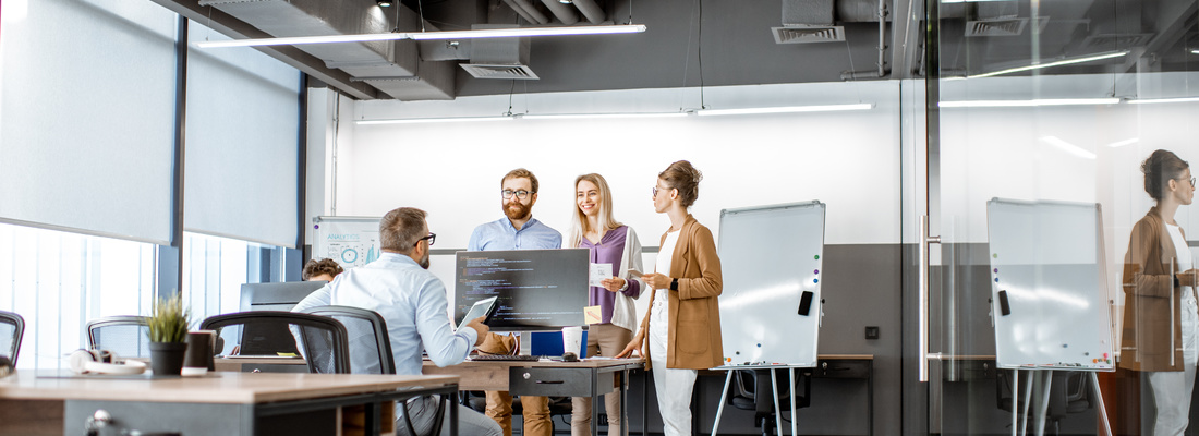 Protection of office rooms against the sun