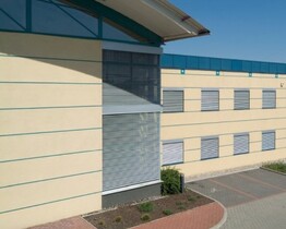 External Venetian blinds in a facade cassette