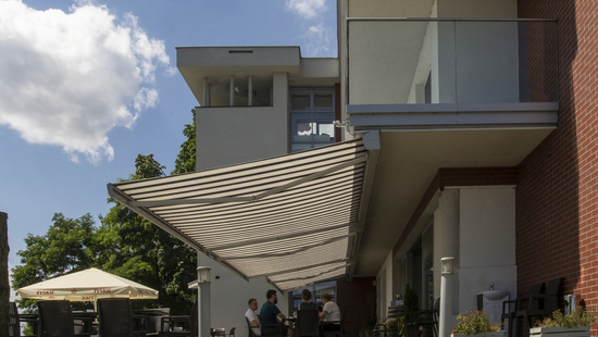 
										Kültéri terasz napellenzők
																						