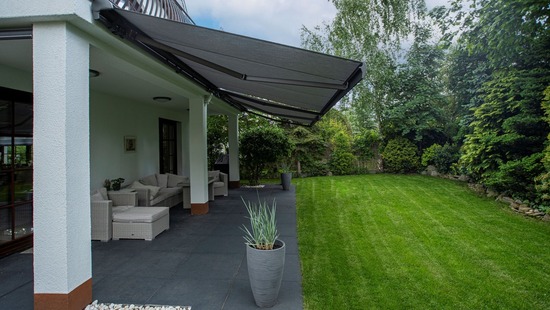 
										Behúzható napellenzők
																						