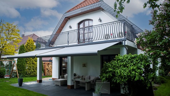 
										Behúzható napellenzők
																						